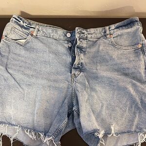 H&M Distressed High-Rise Denim Shorts – Size 18